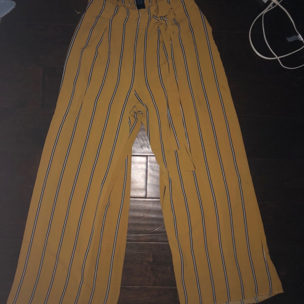 FLOWY YELLOW STRIPED PANTS